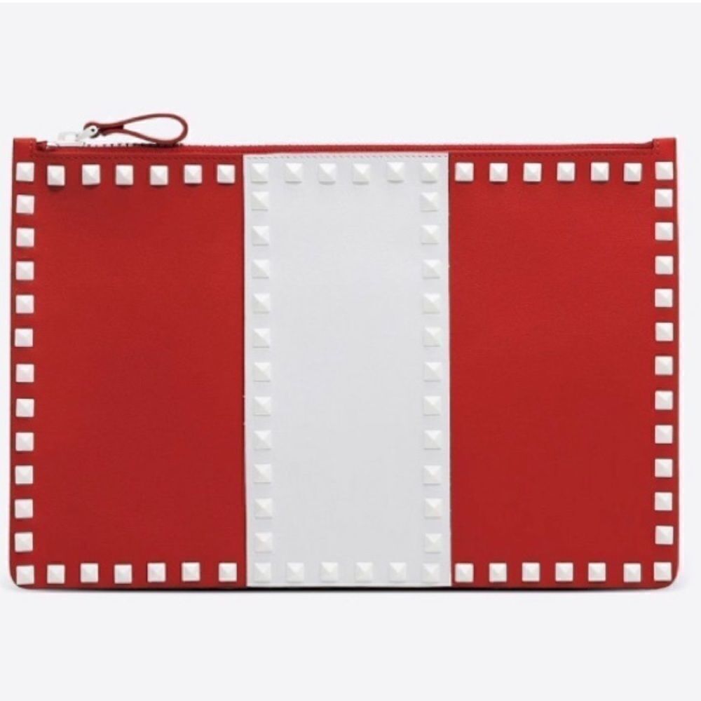 Valentino Garavani Free Rockstud Flat Pouch